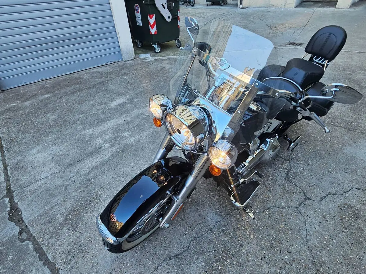 Harley-Davidson 1690 Deluxe ABS (2011 - 16) - FLSTN (2)