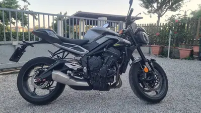 Triumph Street Triple 765 R (2023 - 26) usata