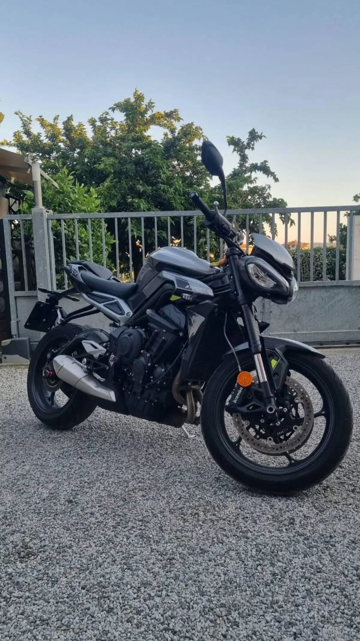 Triumph Street Triple 765 R (2023 - 26) (2)