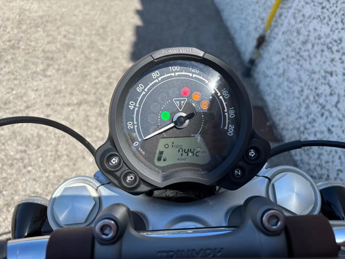 Triumph Bonneville Speedmaster 1200 Icon Edition (2025 - 26) (4)