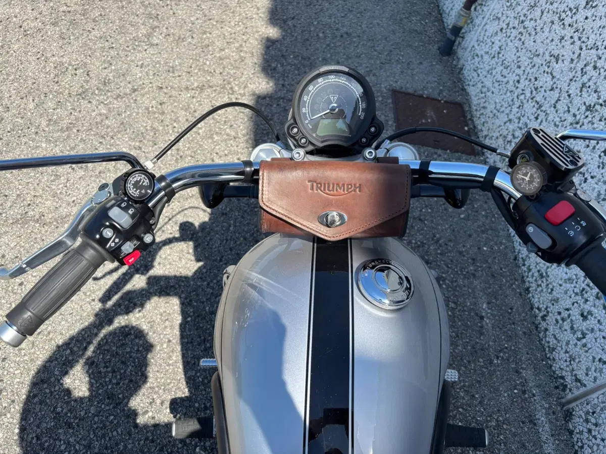 Triumph Bonneville Speedmaster 1200 Icon Edition (2025 - 26) (11)