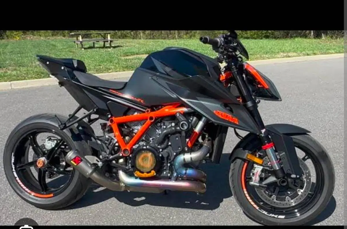 KTM 1290 Super Duke R (2021)