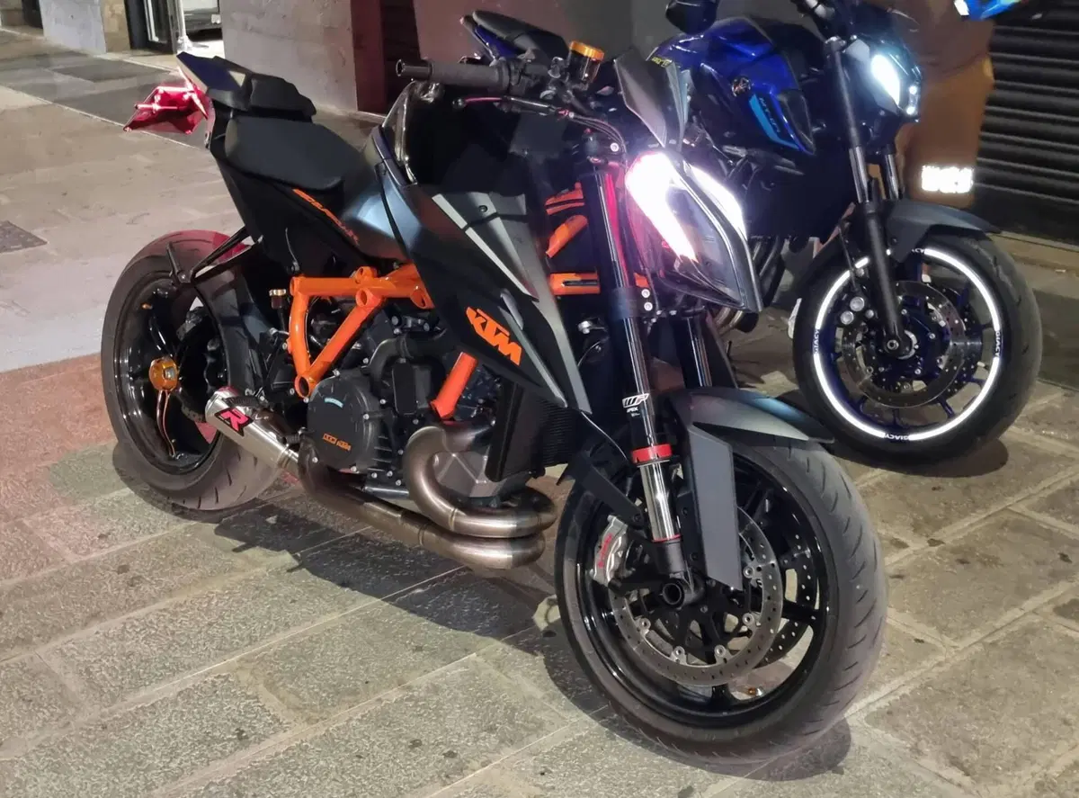 KTM 1290 Super Duke R (2021) (4)