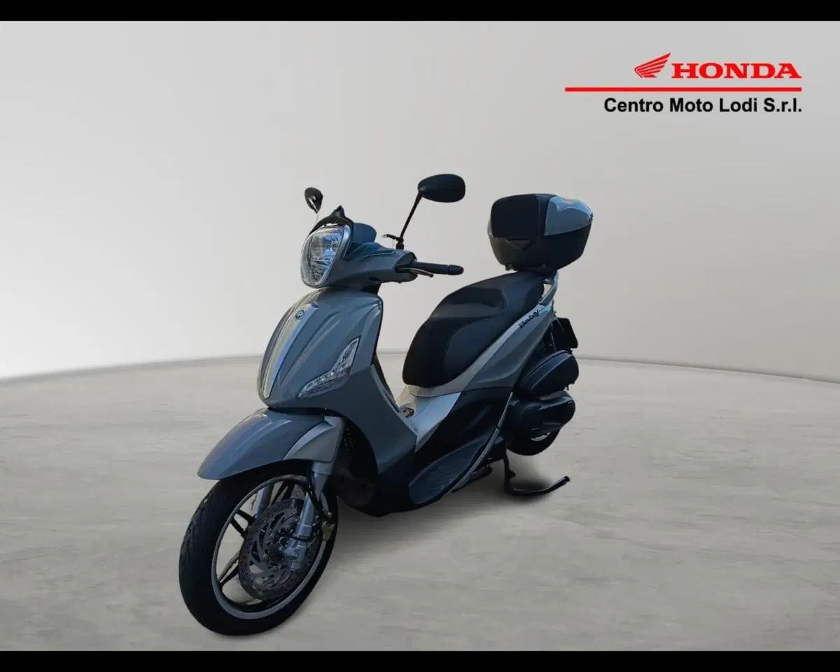 Piaggio Beverly 350 Police ABS-ASR (2018 - 20) (4)