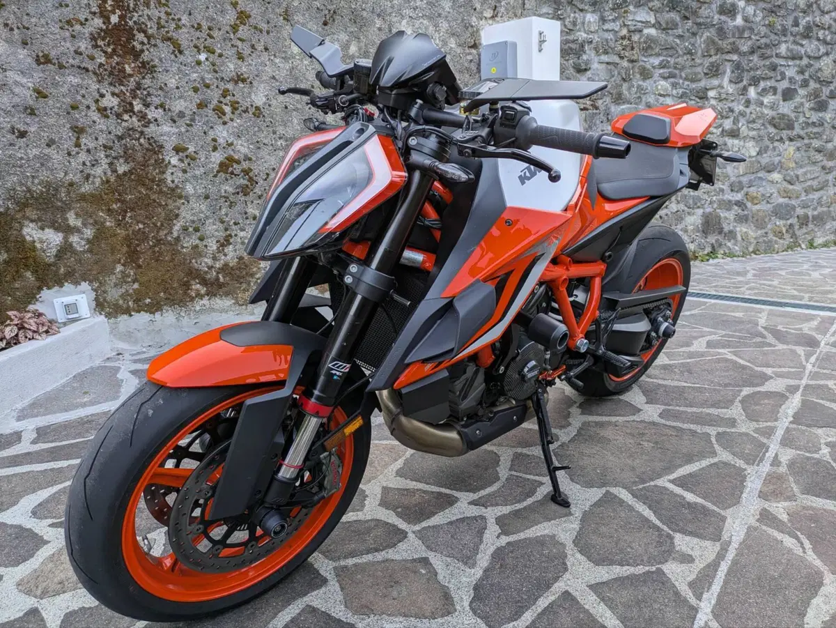 KTM 1290 Super Duke R (2022 - 23) (3)