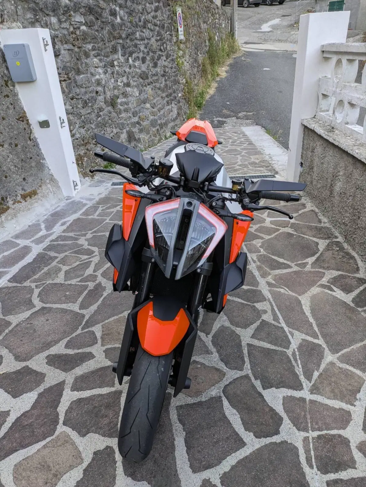 KTM 1290 Super Duke R (2022 - 23) (4)