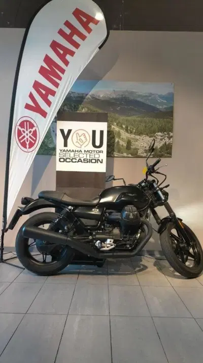 Moto Guzzi V7 Stone (2021 - 24) usata
