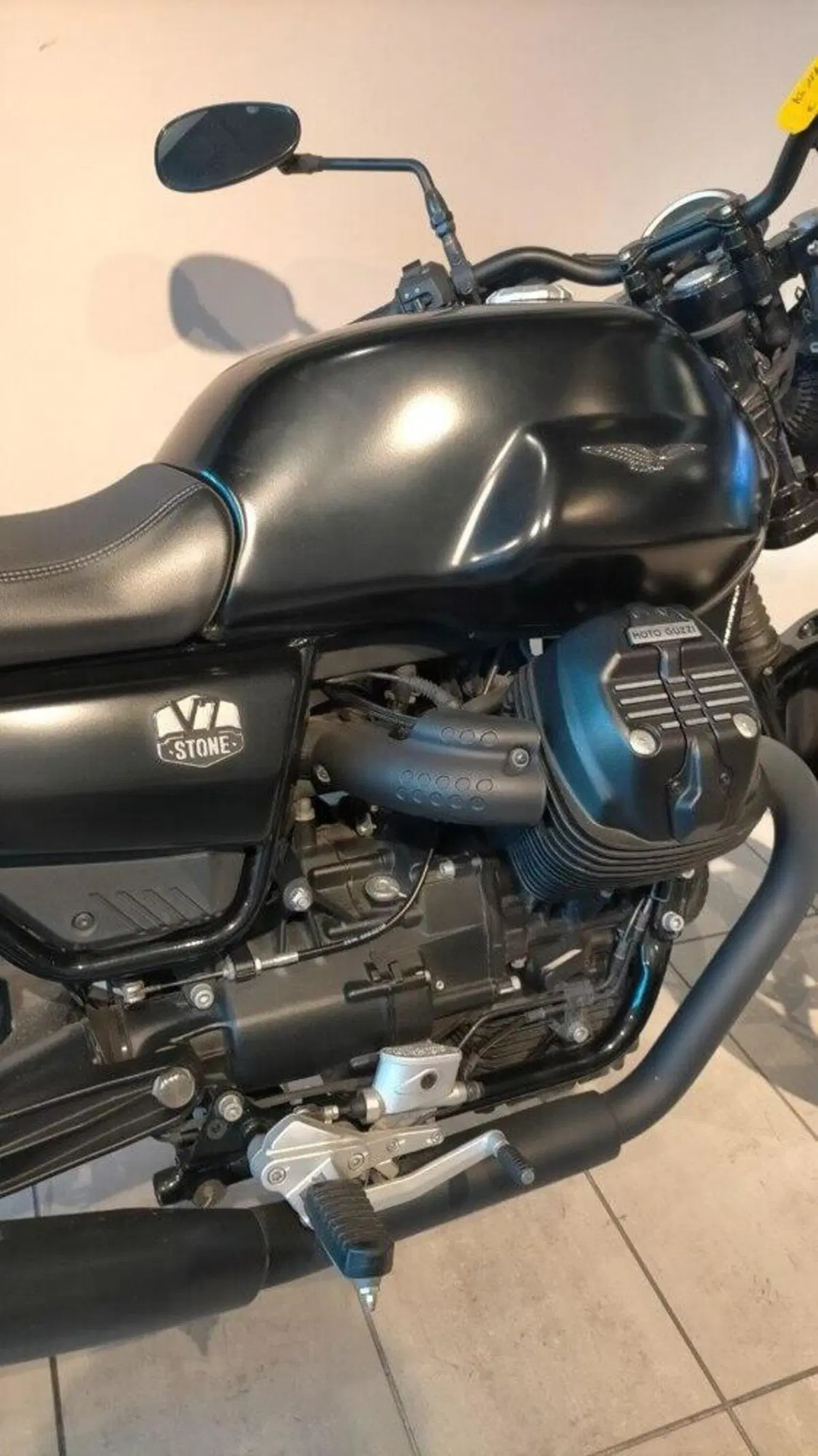 Moto Guzzi V7 Stone (2021 - 24) (5)