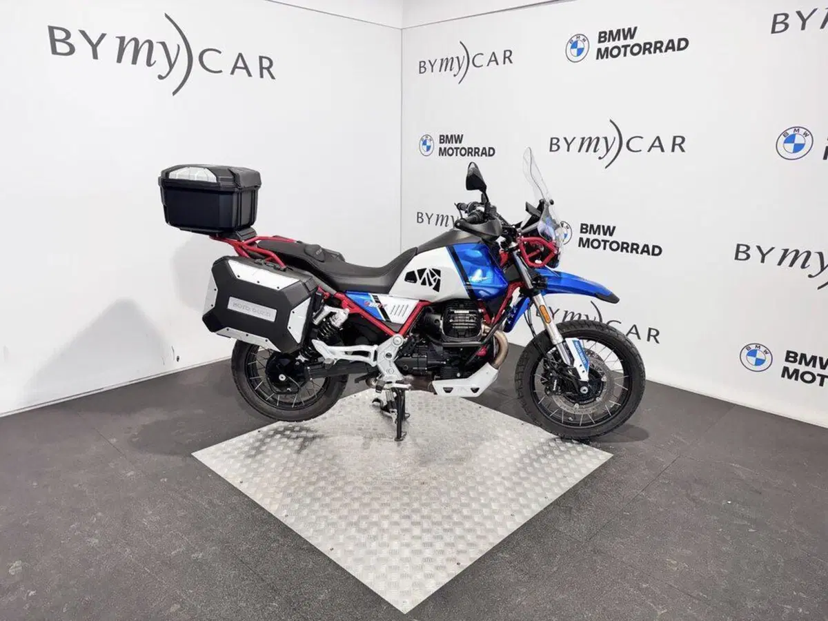Moto Guzzi V85 TT Evocative Graphics (2021 - 23) (11)
