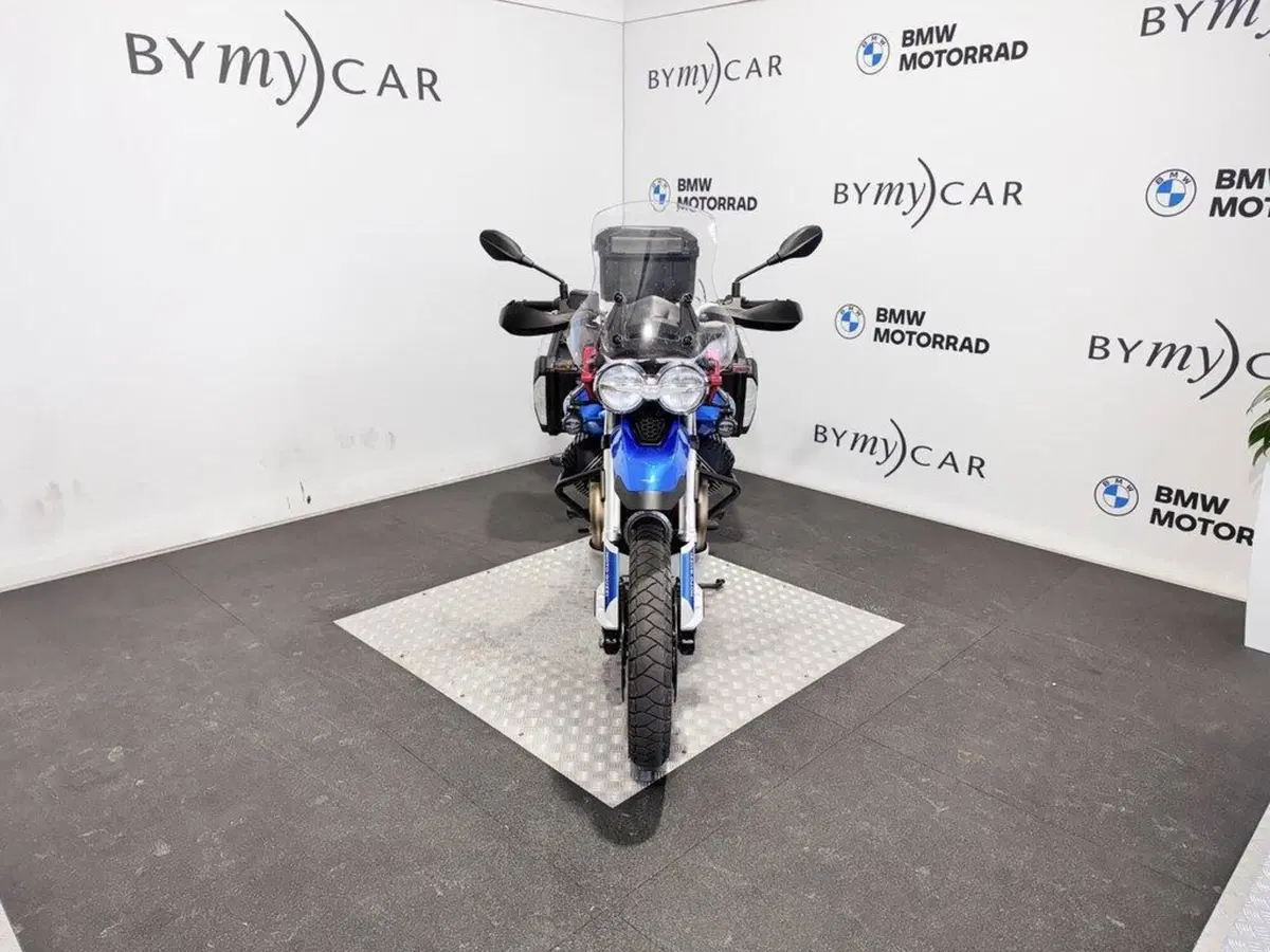 Moto Guzzi V85 TT Evocative Graphics (2021 - 23) (8)