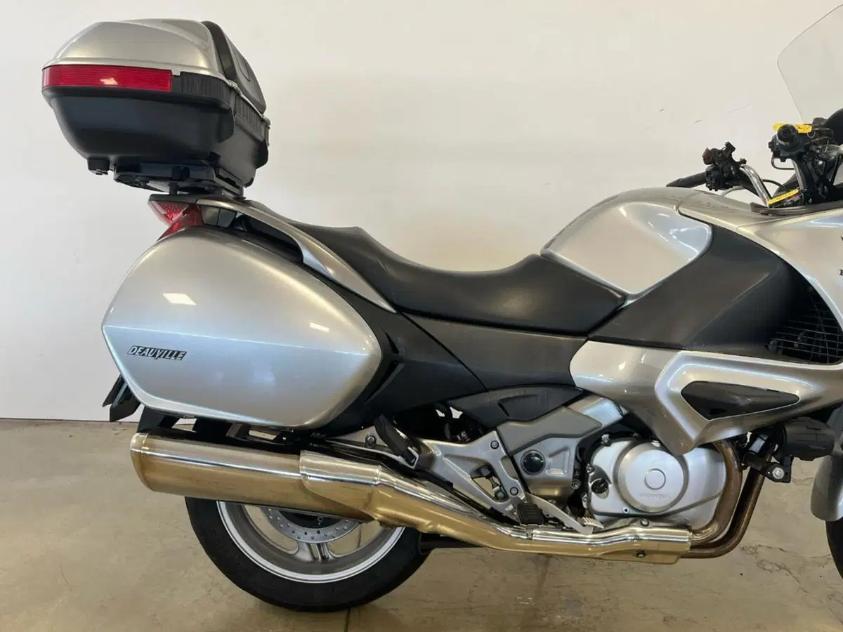 Honda Deauville 700  (5)