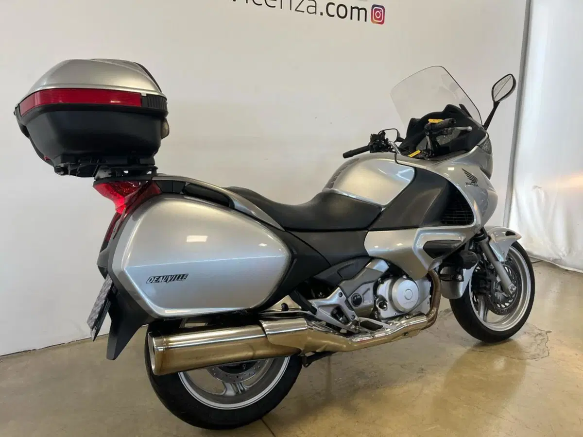 Honda Deauville 700  (6)