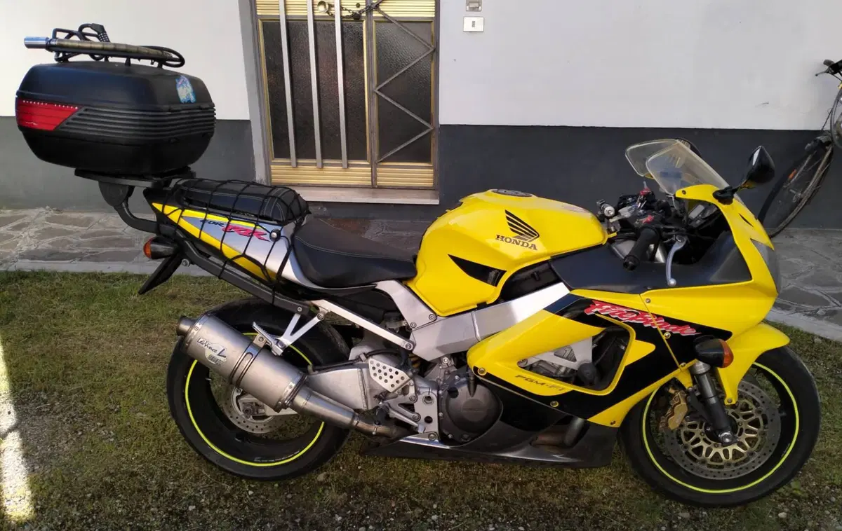 Honda CBR 900 RR Fireblade (2000 - 01) (3)
