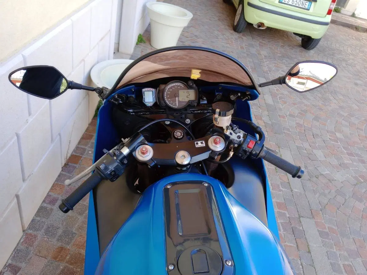 Kawasaki Ninja 1200 ZX-12R (2000 - 06) (2)
