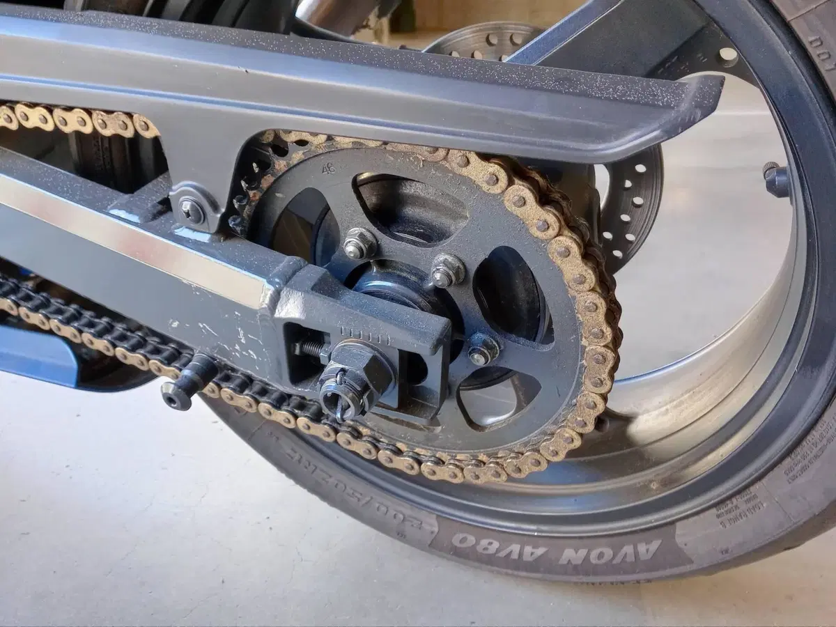 Kawasaki Ninja 1200 ZX-12R (2000 - 06) (8)