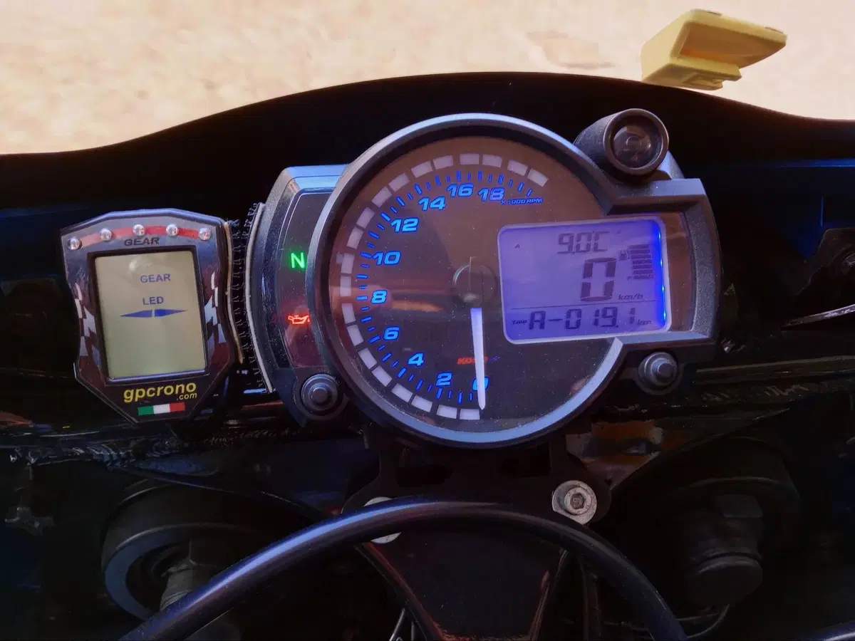 Kawasaki Ninja 1200 ZX-12R (2000 - 06) (9)