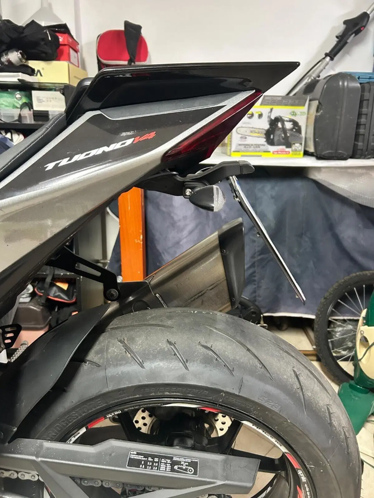 Aprilia Tuono V4 (2021 - 24) (5)