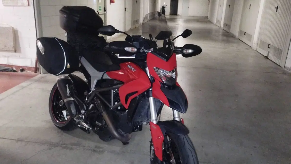Ducati Hyperstrada 821 (2013 - 15) (2)