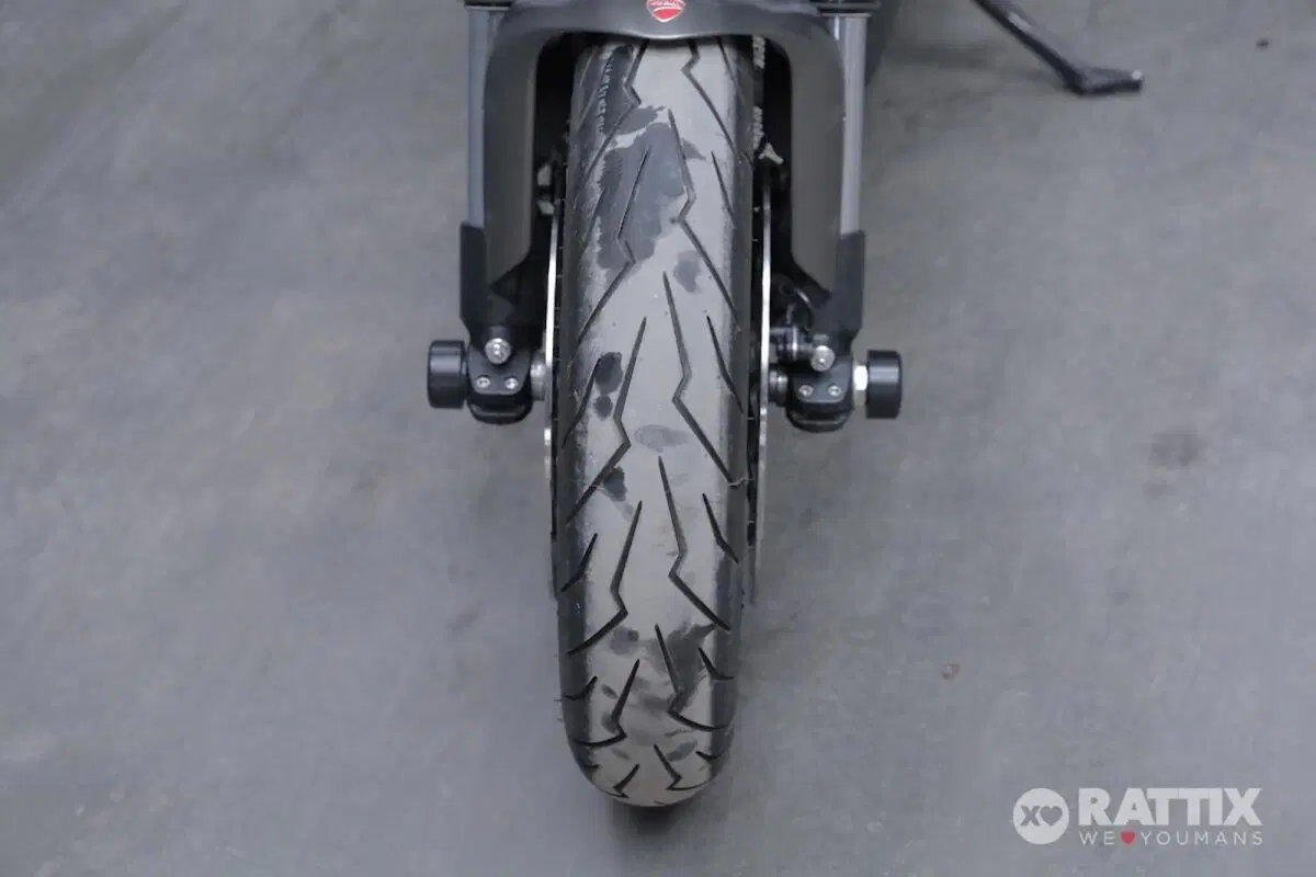Ducati Diavel 1200 Carbon (2010 - 13) (11)