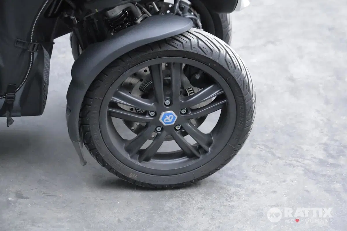 Piaggio MP3 300 ABS Hpe (2021 - 24) (9)