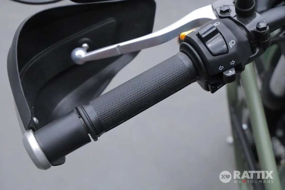 Royal Enfield Himalayan 411 (2021 - 24) (11)