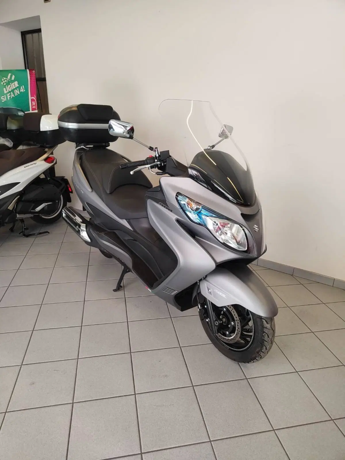 Suzuki Burgman AN 400 Lux (2012 - 16) (13)