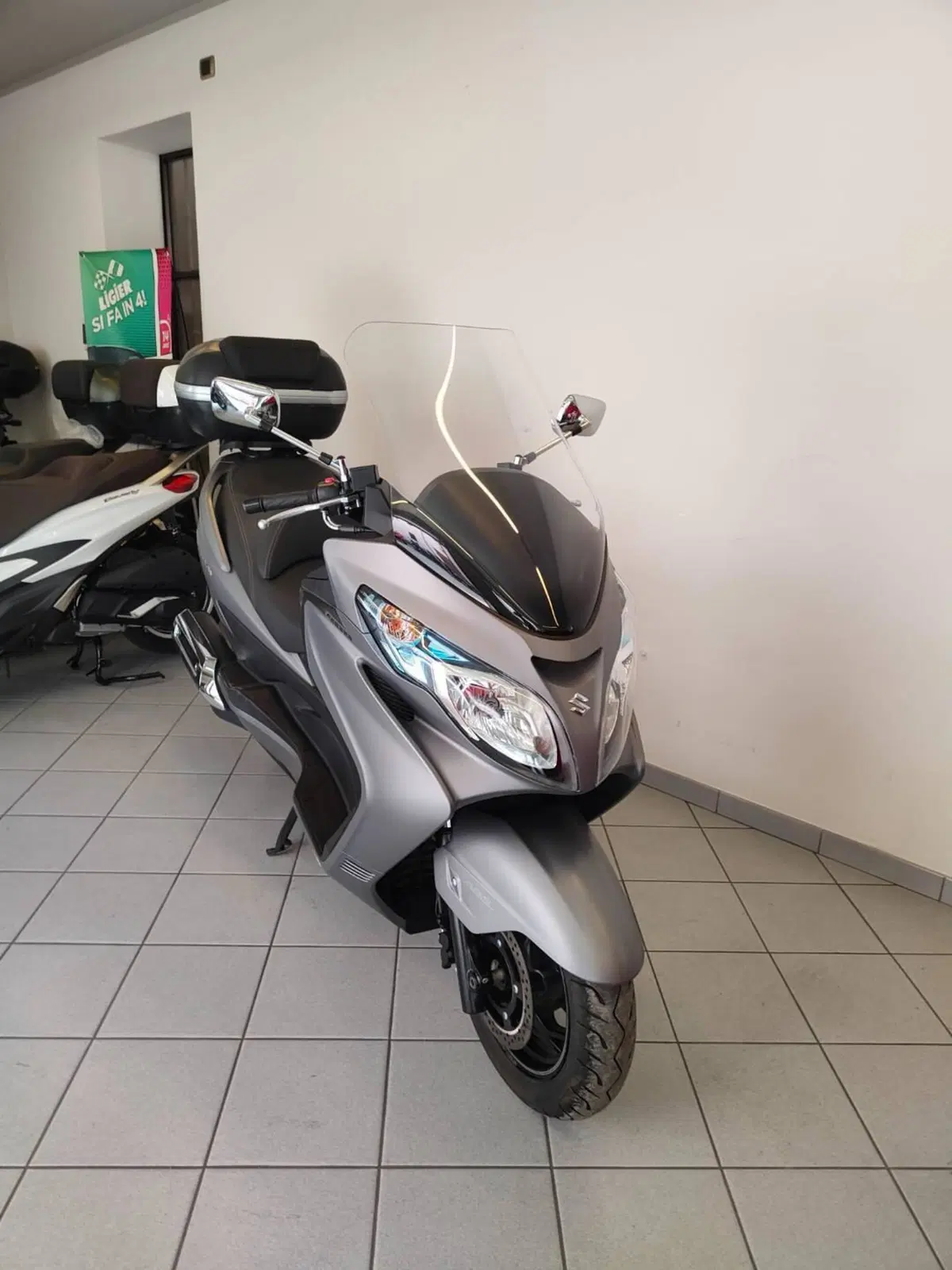 Suzuki Burgman AN 400 Lux (2012 - 16) (14)