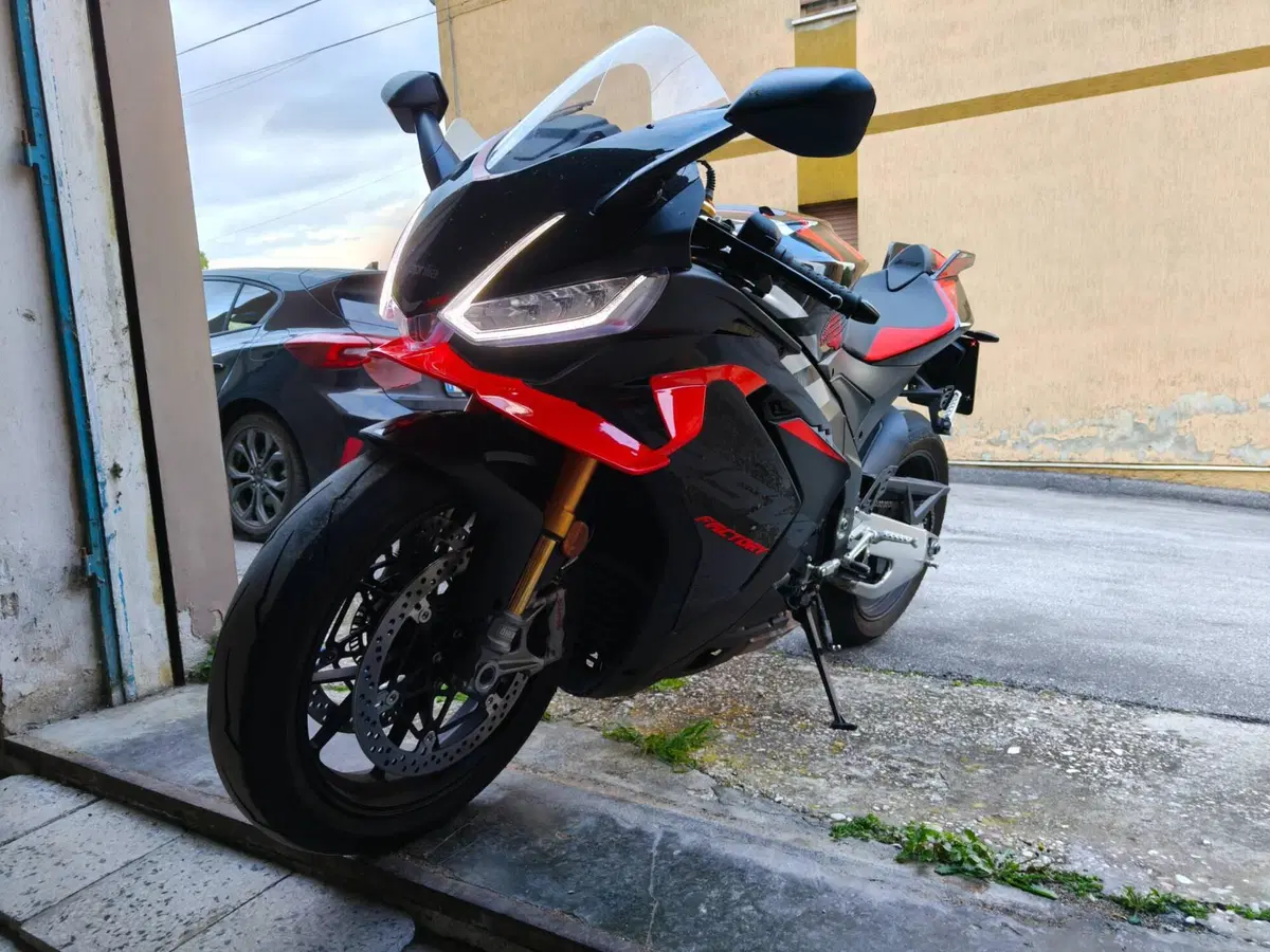 Aprilia RSV4 1100 Factory (2025 - 26) (2)