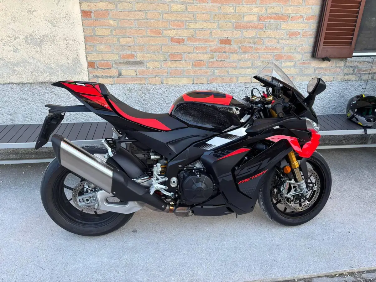 Aprilia RSV4 1100 Factory (2025 - 26) (4)