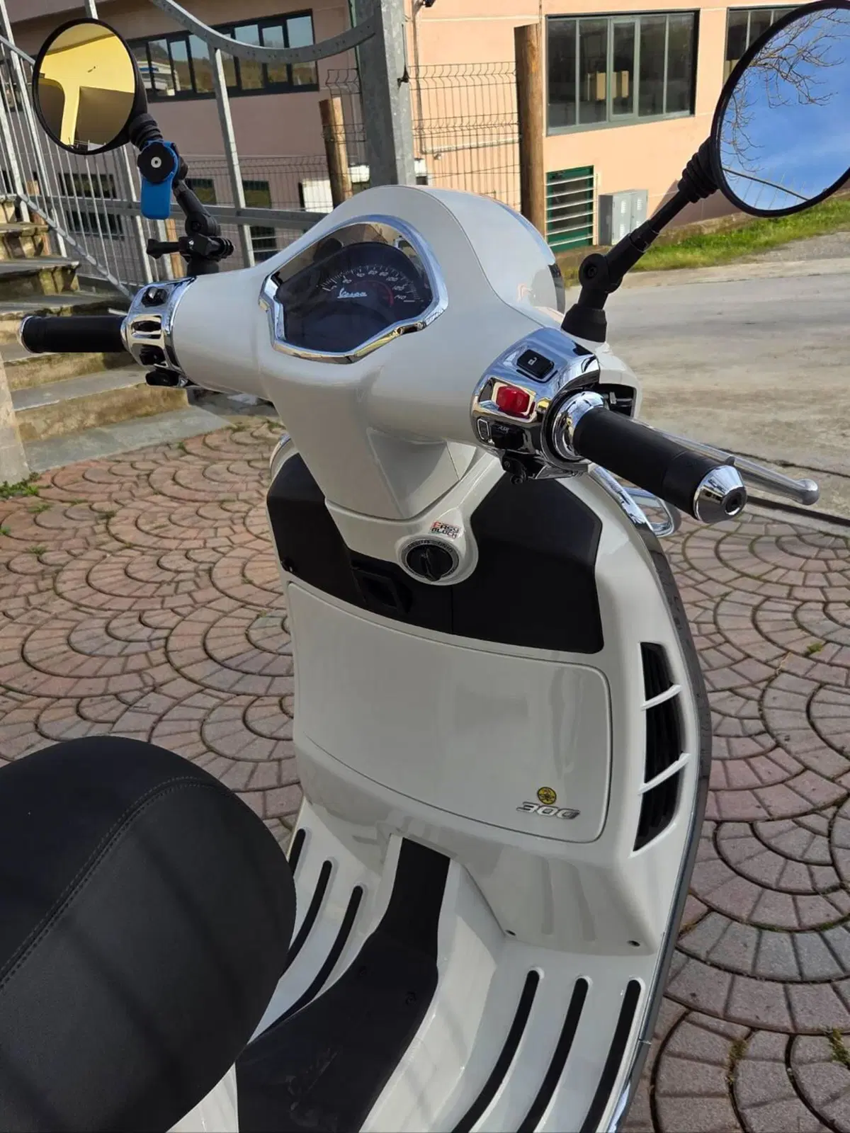 Vespa GTS 300 Super (2023 - 24) (2)