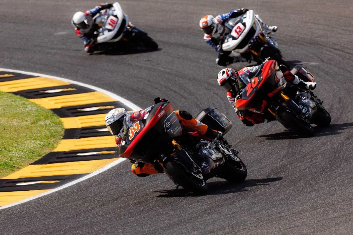 La prima europea della H-D Bagger World Cup. Gutierrez e Iannone. È il delirio [VIDEO] (17)