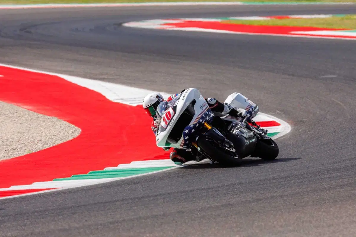 La prima europea della H-D Bagger World Cup. Gutierrez e Iannone. È il delirio [VIDEO] (15)