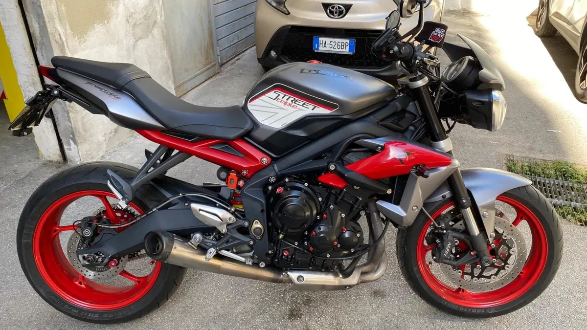 Triumph Street Triple (2013) (3)