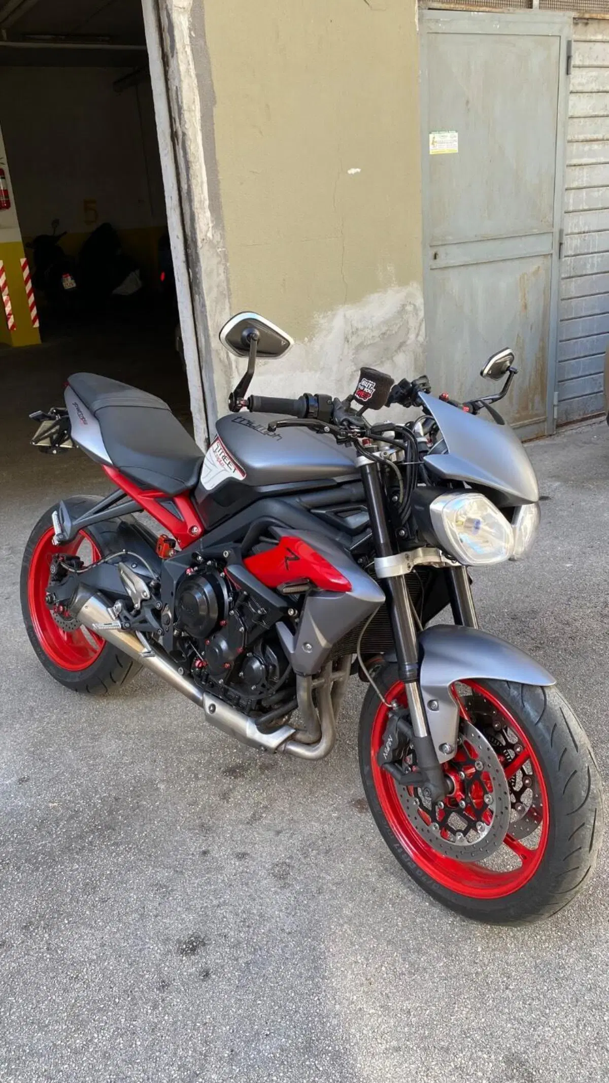 Triumph Street Triple (2013) (2)