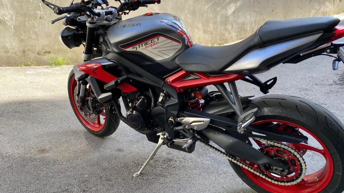 Triumph Street Triple (2013) (6)