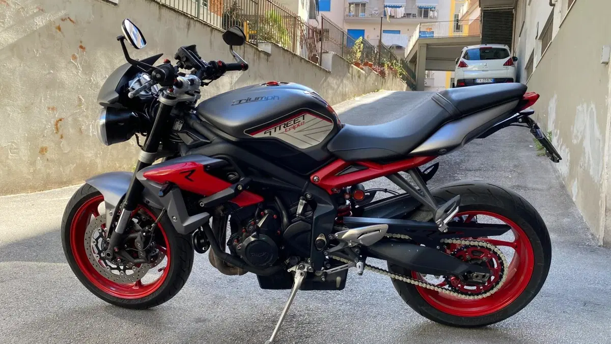 Triumph Street Triple (2013) (7)
