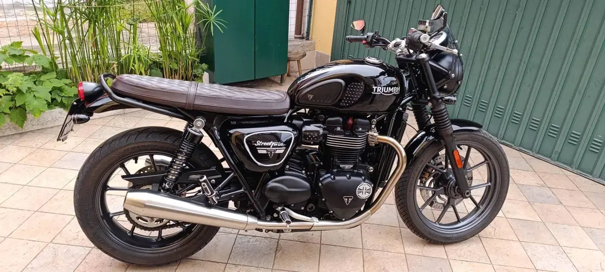 Triumph Street Twin 900 (2016) (2)