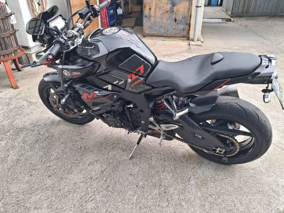 Yamaha MT-10 (2017 - 20) (5)