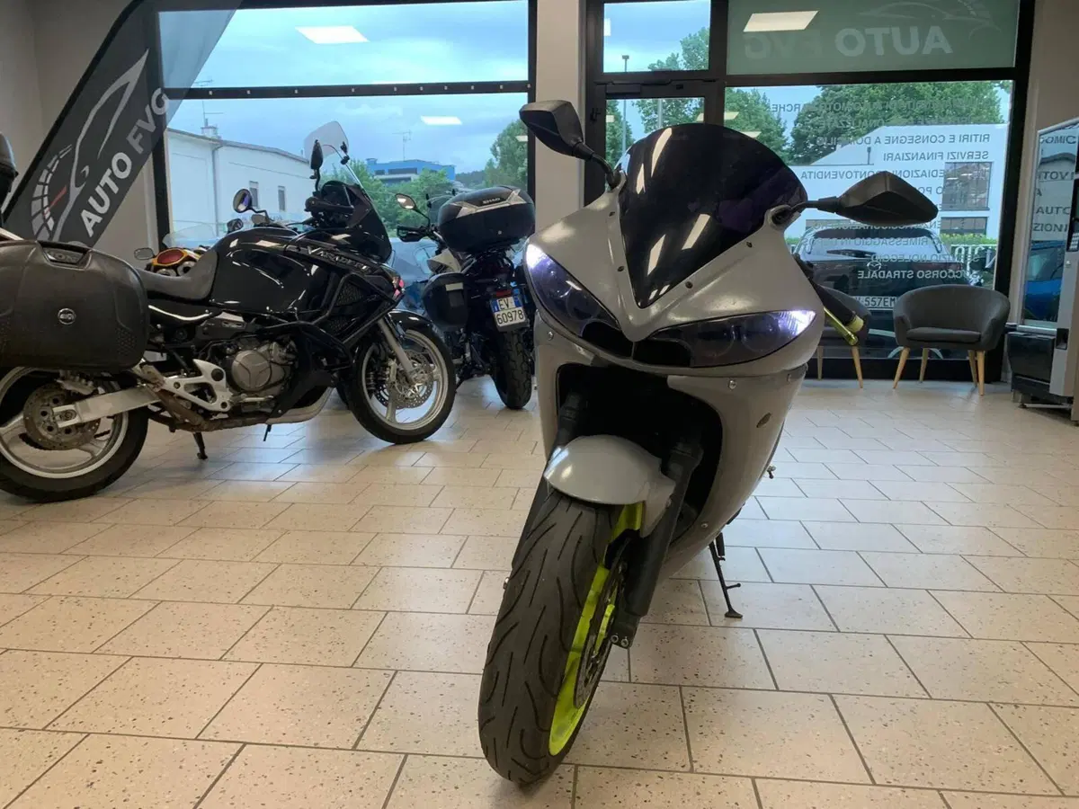 Yamaha YZF R6 (2003 - 04) (7)