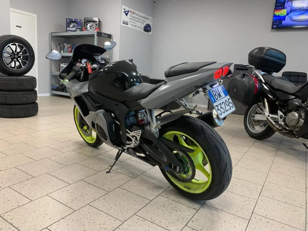 Yamaha YZF R6 (2003 - 04) (4)