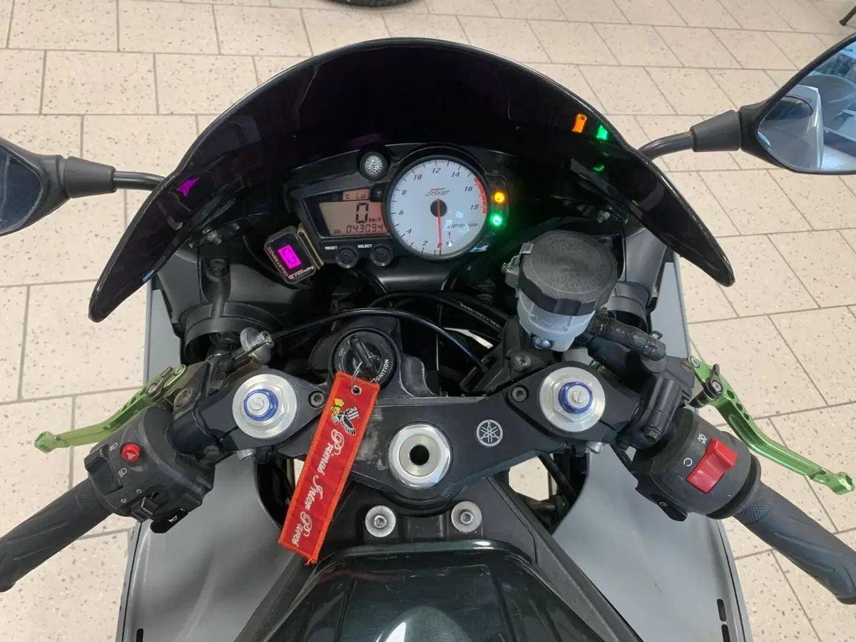 Yamaha YZF R6 (2003 - 04) (12)