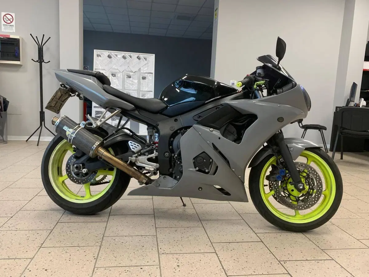 Yamaha YZF R6 (2003 - 04) (2)