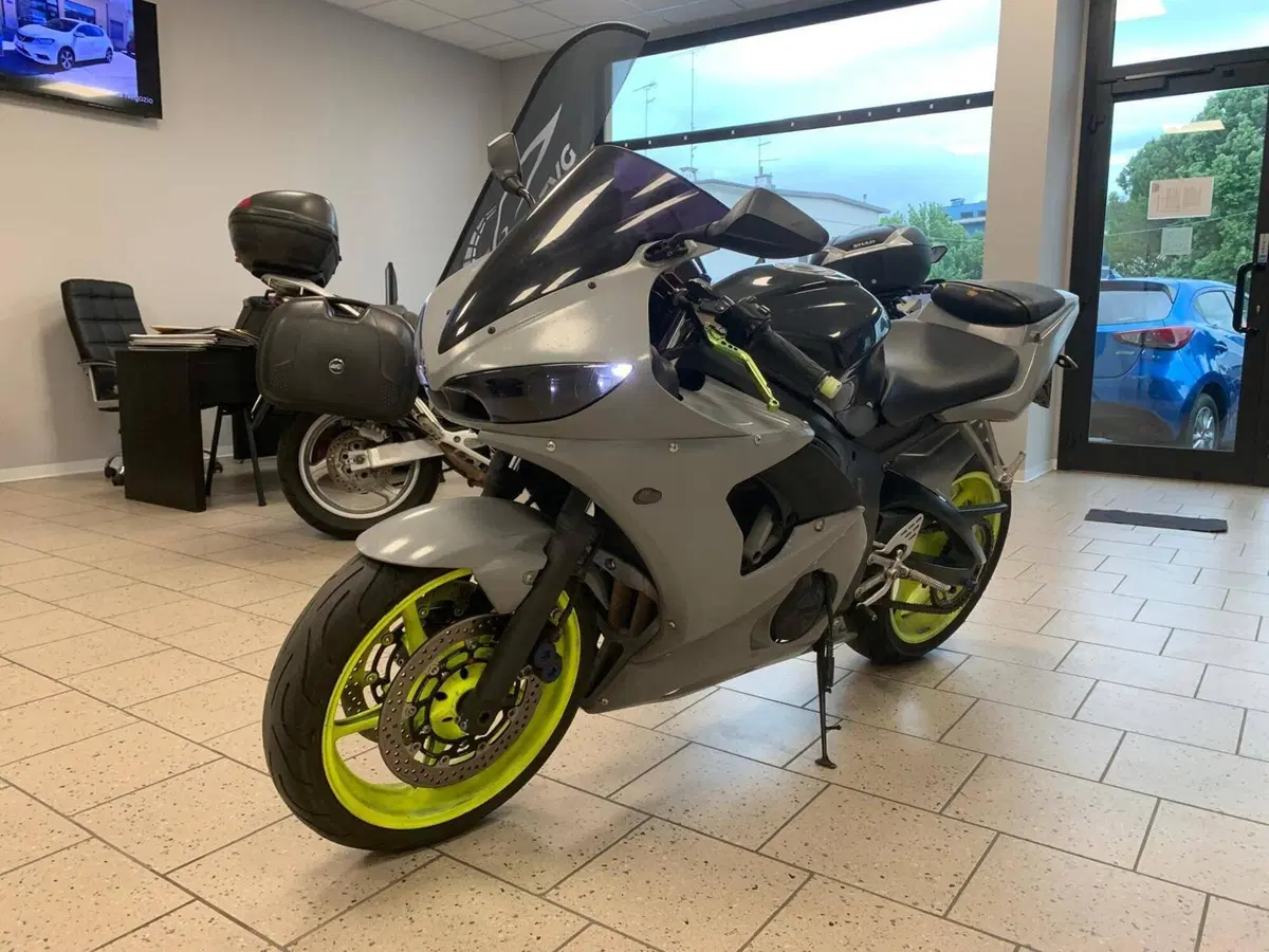Yamaha YZF R6 (2003 - 04) (6)