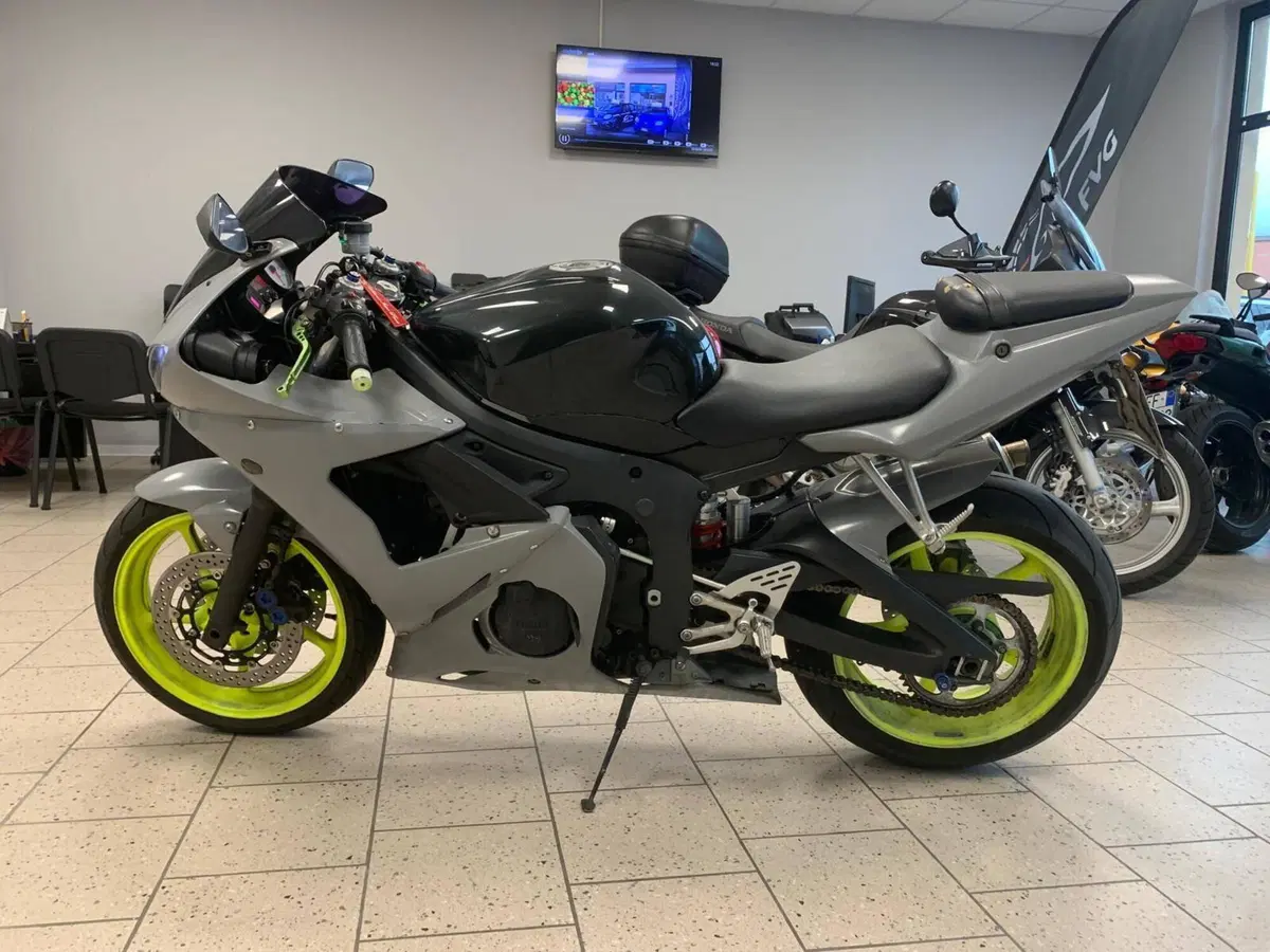 Yamaha YZF R6 (2003 - 04) (5)