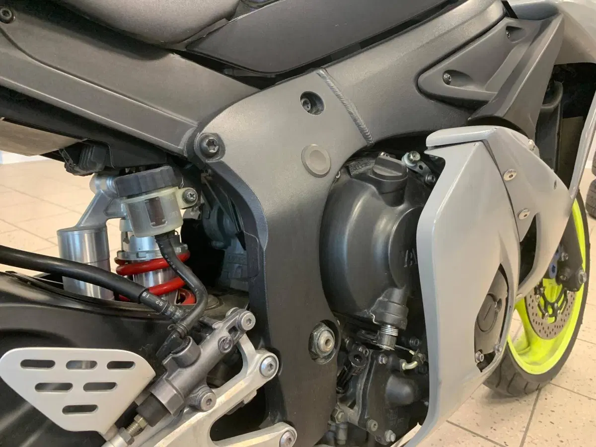 Yamaha YZF R6 (2003 - 04) (9)
