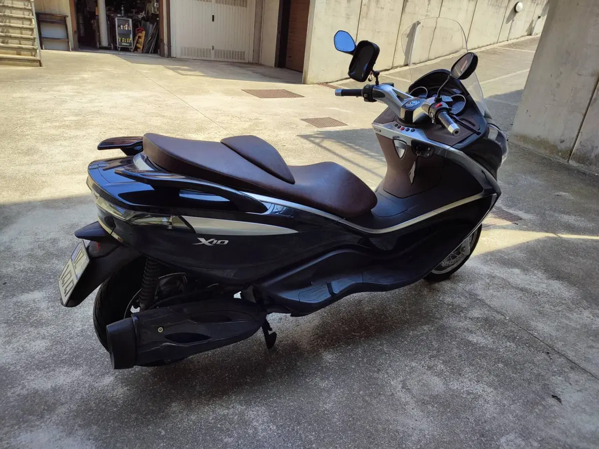 Piaggio X10 350 ie Executive (2011 - 17) (2)