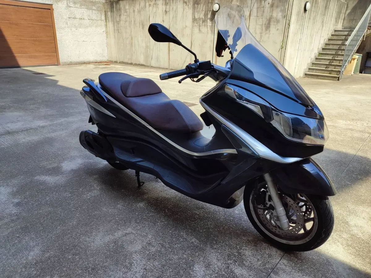 Piaggio X10 350 ie Executive (2011 - 17) (3)