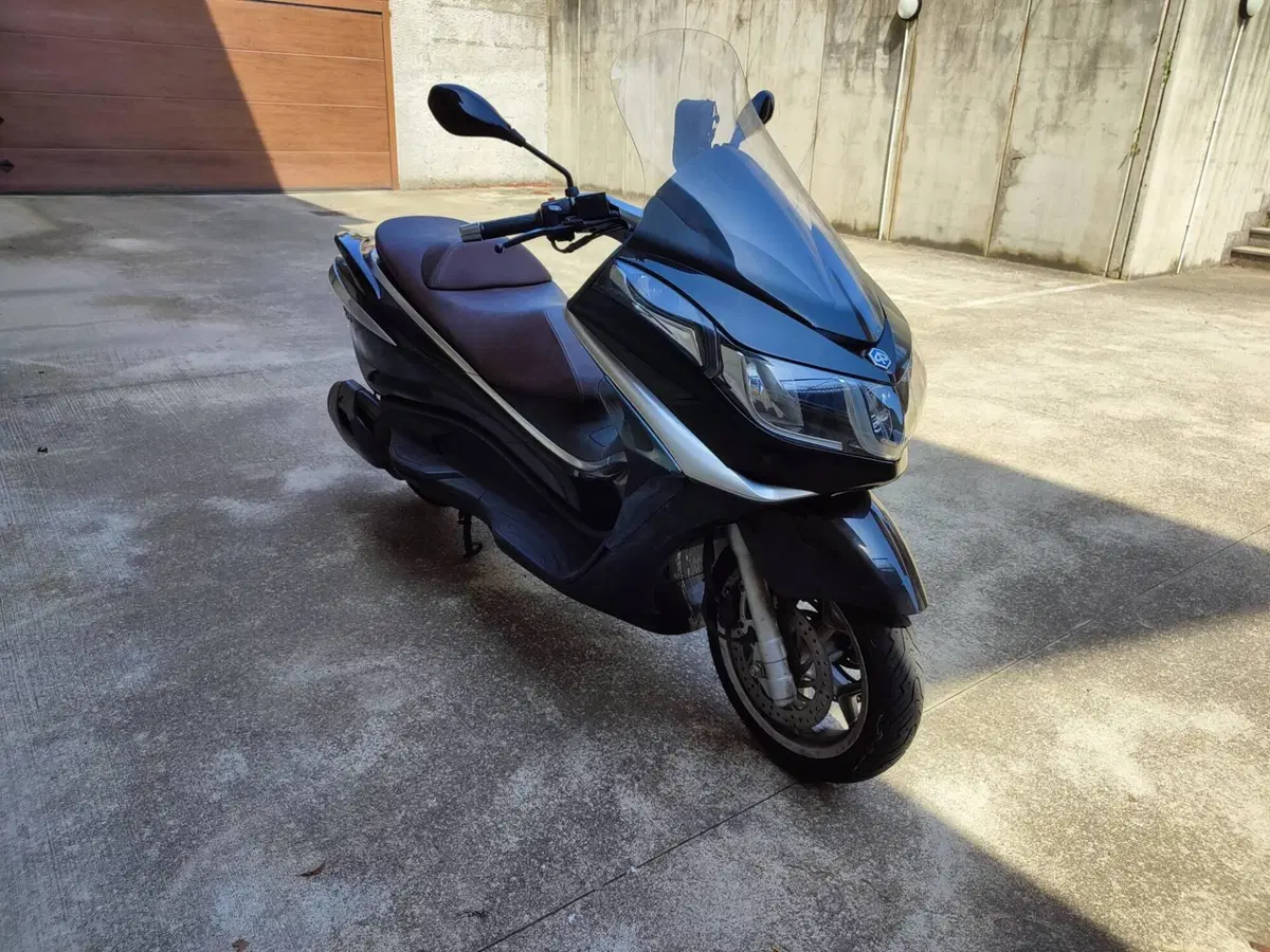 Piaggio X10 350 ie Executive (2011 - 17) (6)