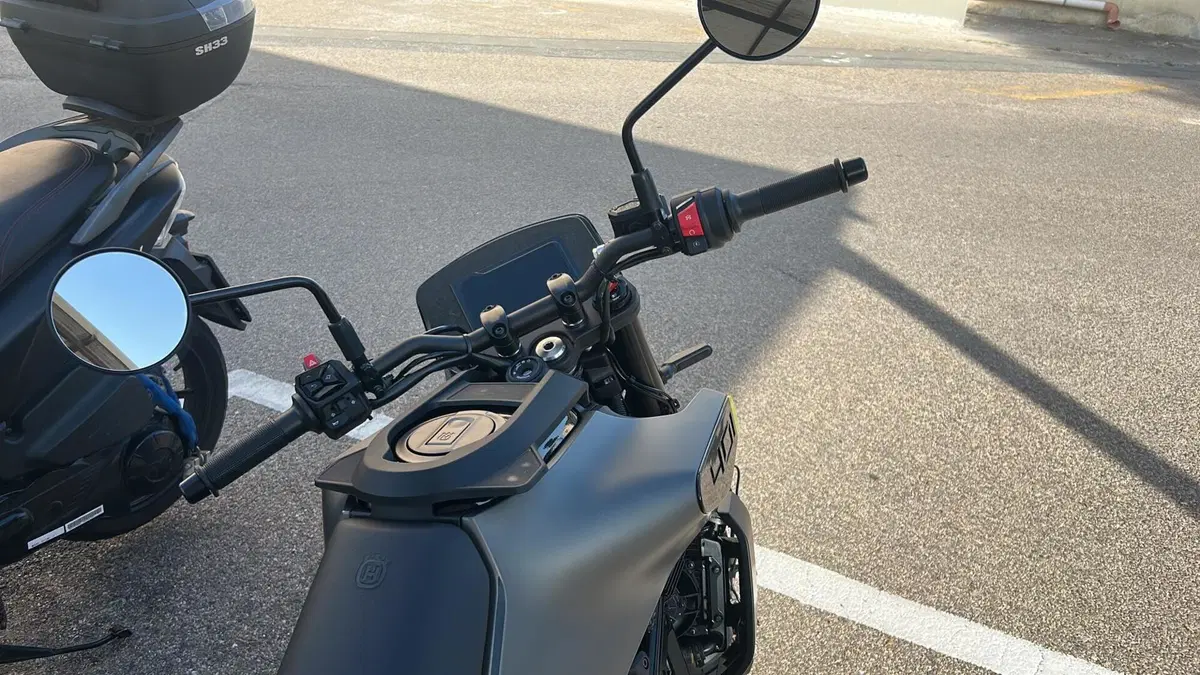 Husqvarna Svartpilen 401 (2024 - 26) (4)