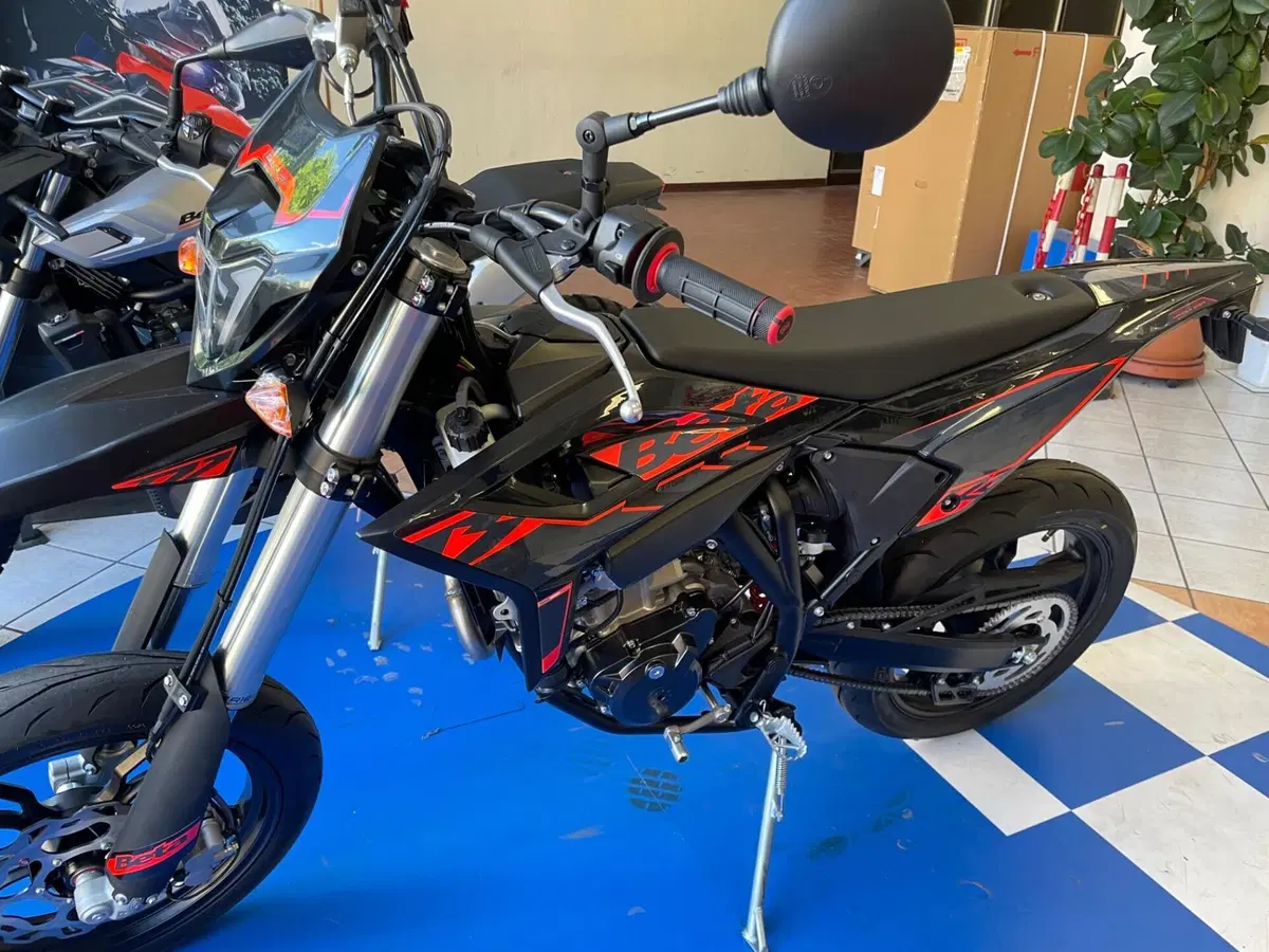 Betamotor RR 125 4T Motard T (2025 - 26) (2)